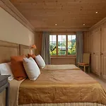 Luxurious 5 Bedroom With Modern Charm * Gstaad