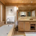 Luxurious 5 Bedroom With Modern Charm