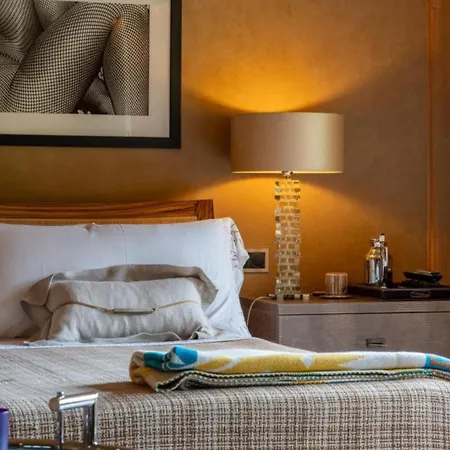 Luxurious 5 Bedroom With Modern Charm