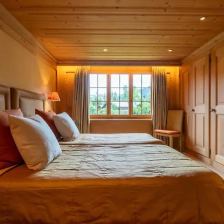 Luxurious 5 Bedroom With Modern Charm 别墅