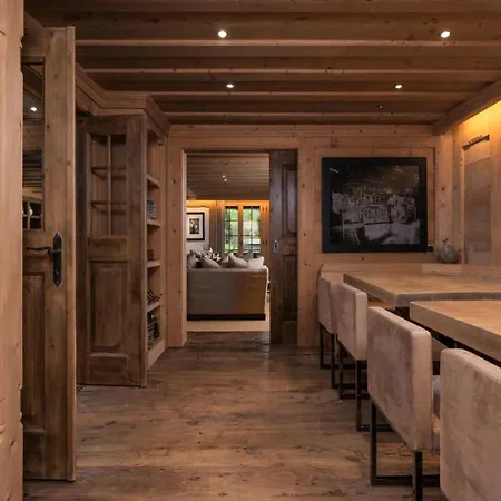 Luxurious 5 Bedroom With Modern Charm 别墅 格施塔德