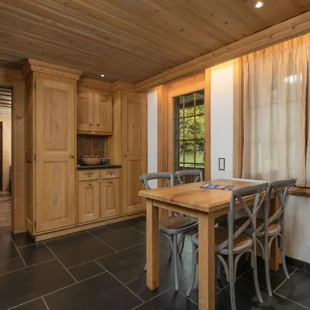 别墅 Luxurious 5 Bedroom With Modern Charm 格施塔德