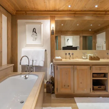 Luxurious 5 Bedroom With Modern Charm