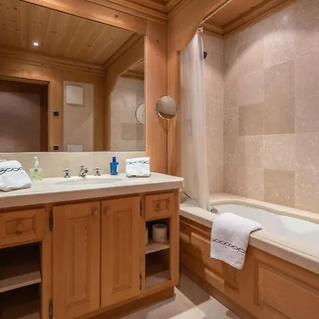 别墅 Luxurious 5 Bedroom With Modern Charm 格施塔德