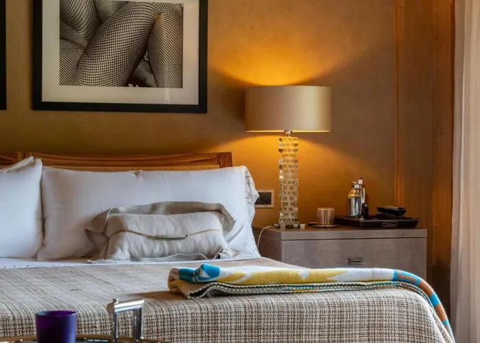 Luxurious 5 Bedroom With Modern Charm