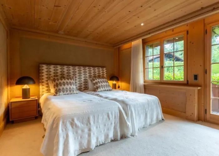 Luxurious 5 Bedroom With Modern Charm