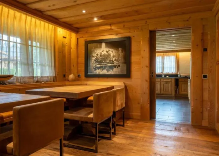 Villa Luxurious 5 Bedroom With Modern Charm *