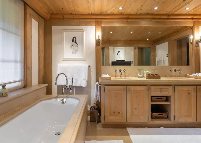 Luxurious 5 Bedroom With Modern Charm