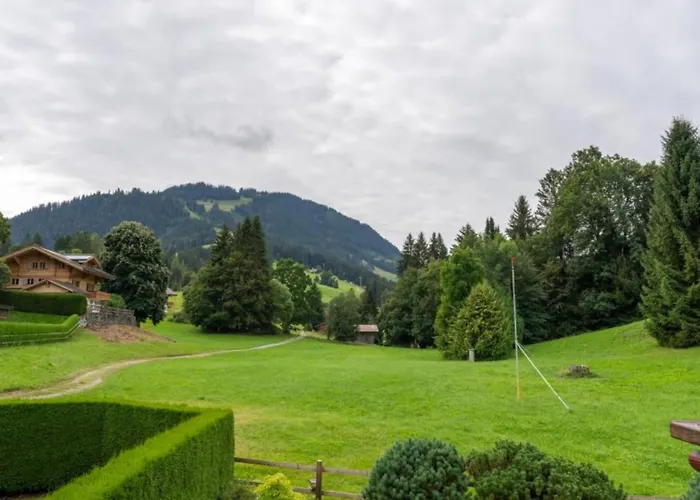 Luxurious 5 Bedroom With Modern Charm *