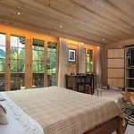 Villa Luxurious 5 Bedroom With Modern Charm